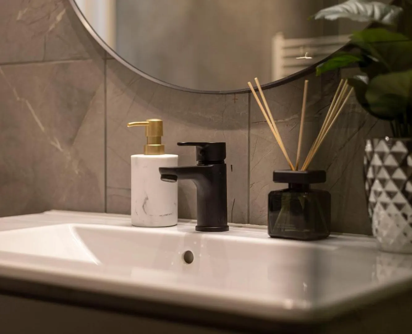 Luxury & Classy Central Apartment With 3Bedrm, 2Bathrm Budapest