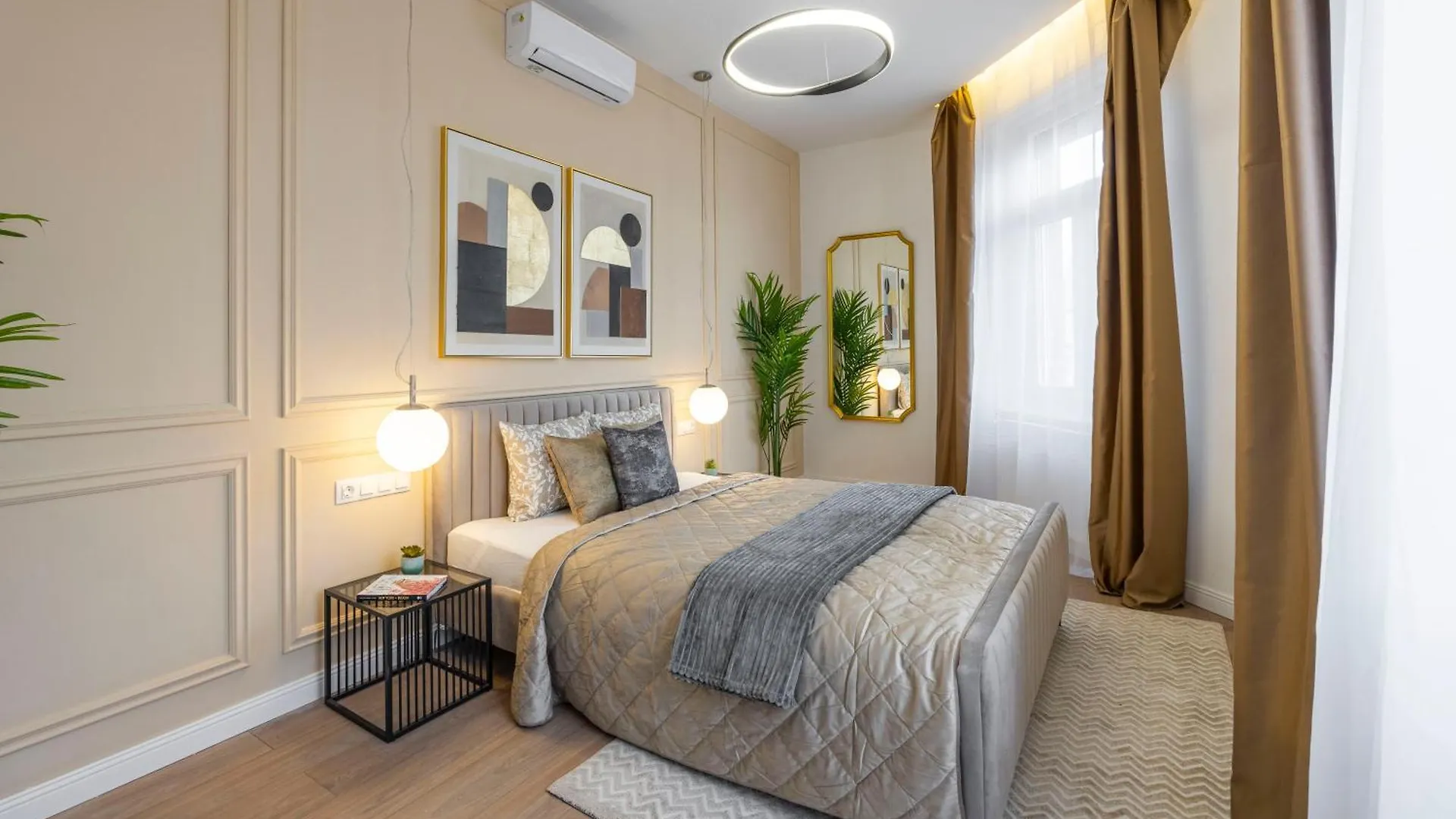 Luxury & Classy Central Apartment With 3Bedrm, 2Bathrm Budapest