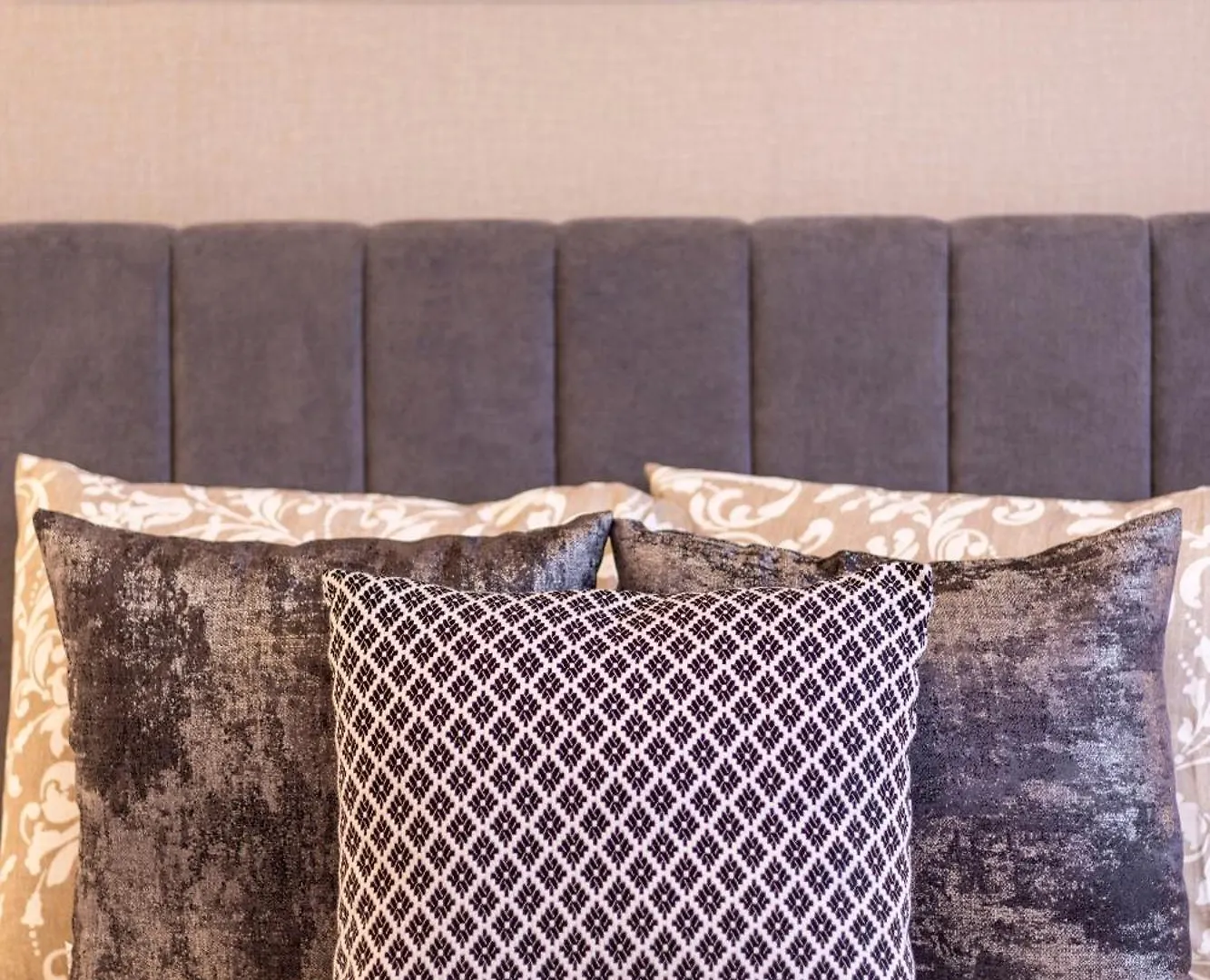Luxury & Classy Central Apartment With 3Bedrm, 2Bathrm Budapest